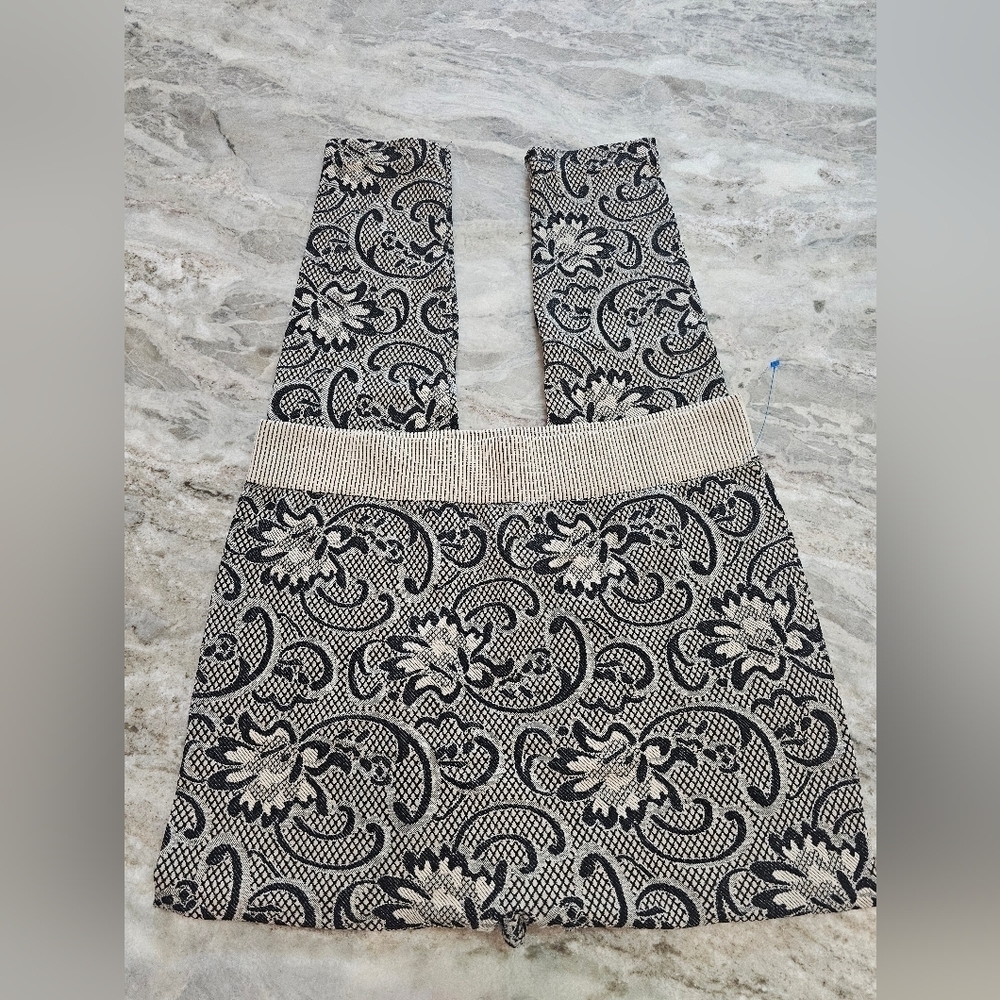 WinWin Ultra Stretch Floral Jacquard Leggings L–XXL | Black & Cream